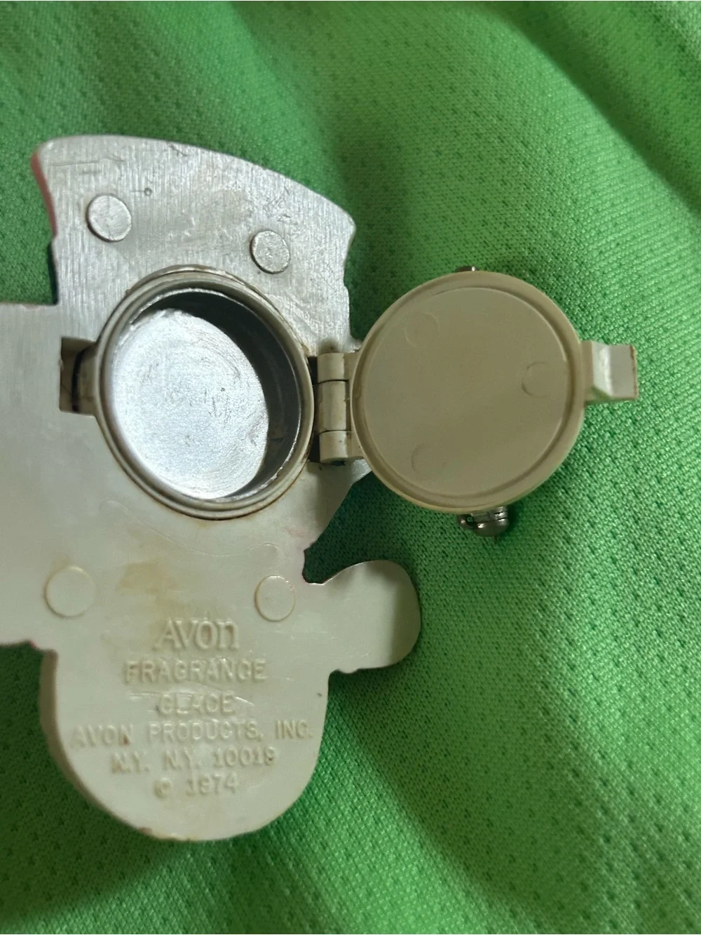 Vintage 1974 Avon Wee Willy Snowman Pin. Little compartment opens in the back.